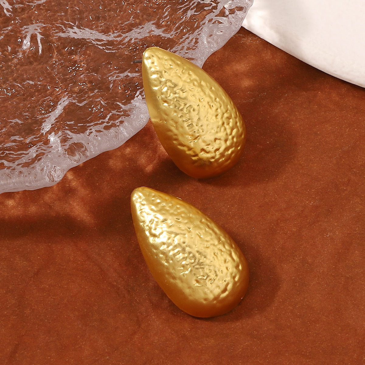 Classic Gold Earring with Timeless Appeal