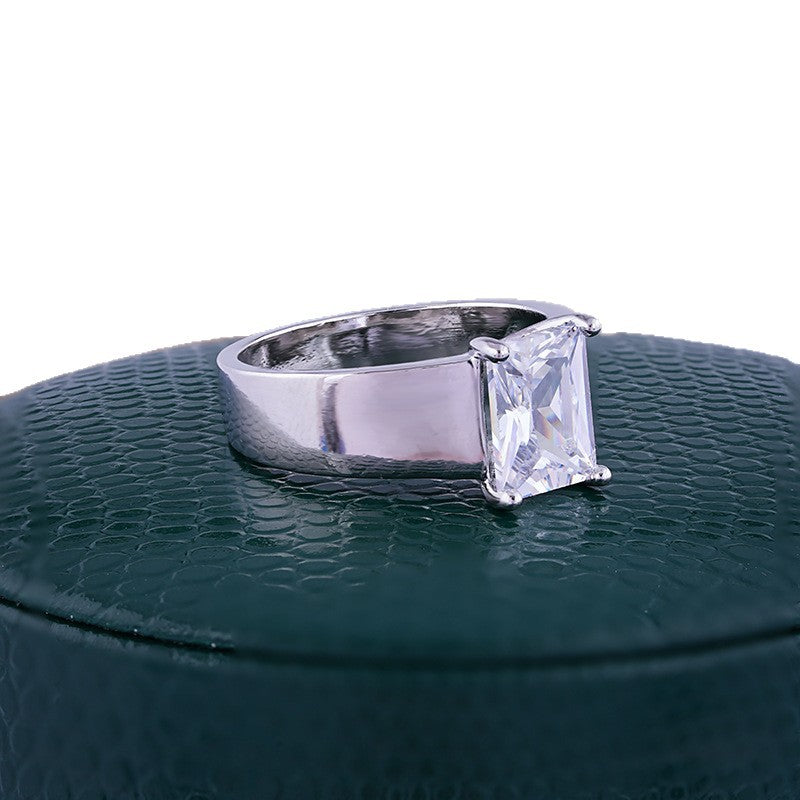 Classic Gold Ring with Timeless Appeal