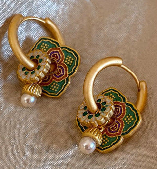 Beautiful Pearl Earring with Unique Style