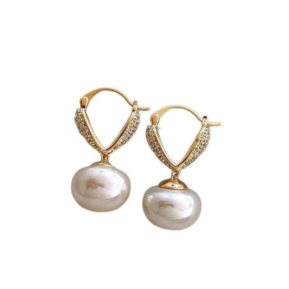 Classic Pearl Earring with Timeless Appeal