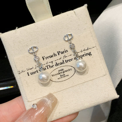Classic Pearl Earring with Timeless Appeal