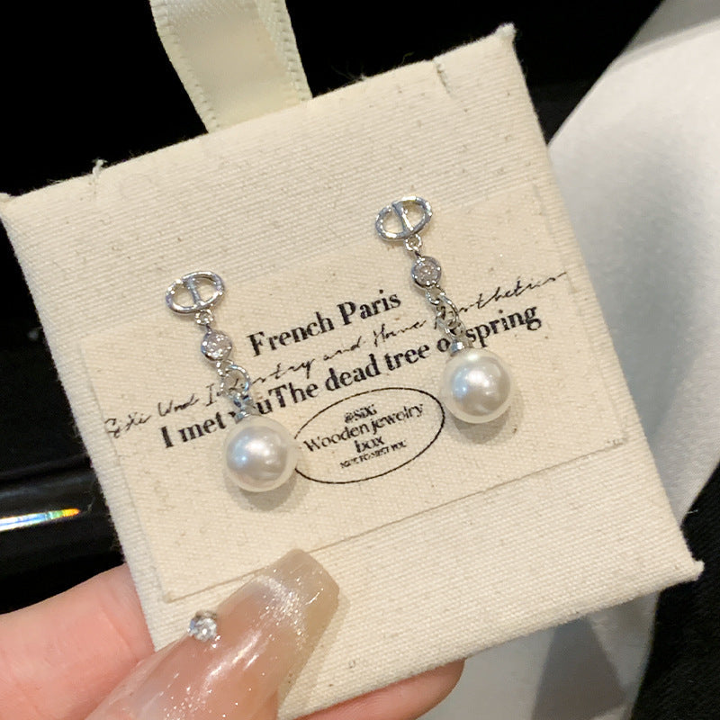 Classic Pearl Earring with Timeless Appeal