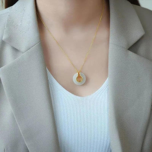 Charming Silver Necklace for Any Occasion