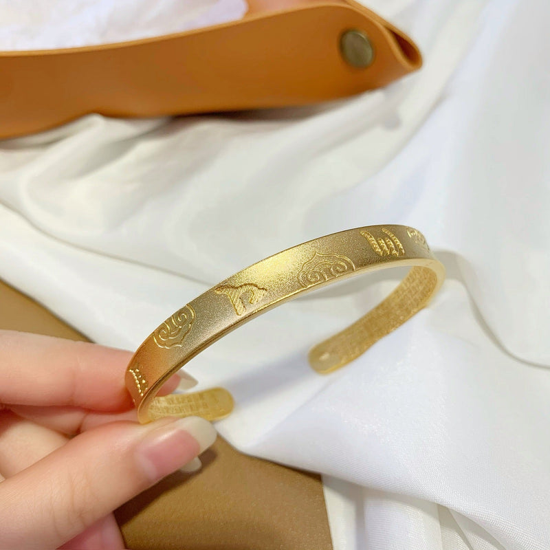 Beautiful Silver Bracelet with Unique Style