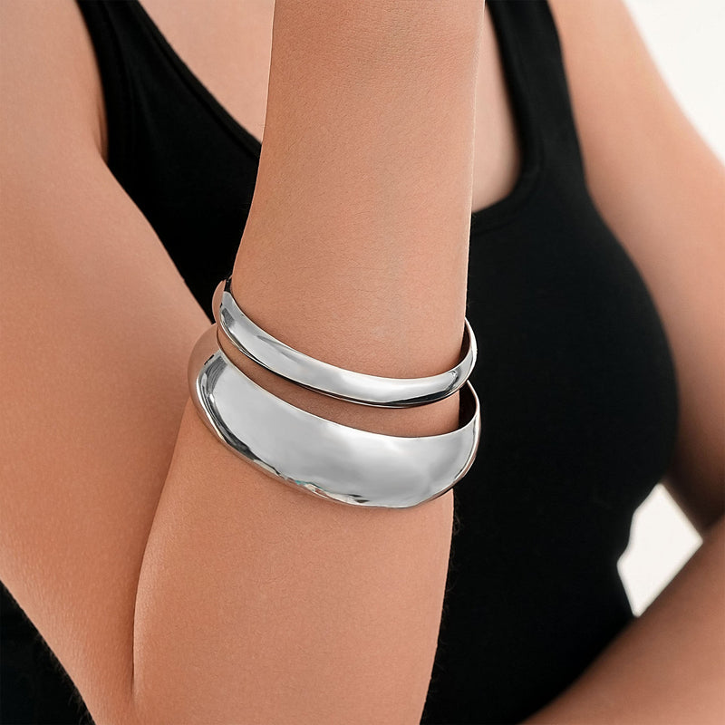 Classic Gold Bracelet with Timeless Appeal