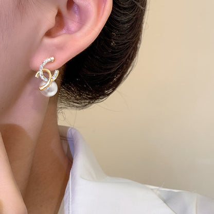 Beautiful Pearl Earring with Unique Style