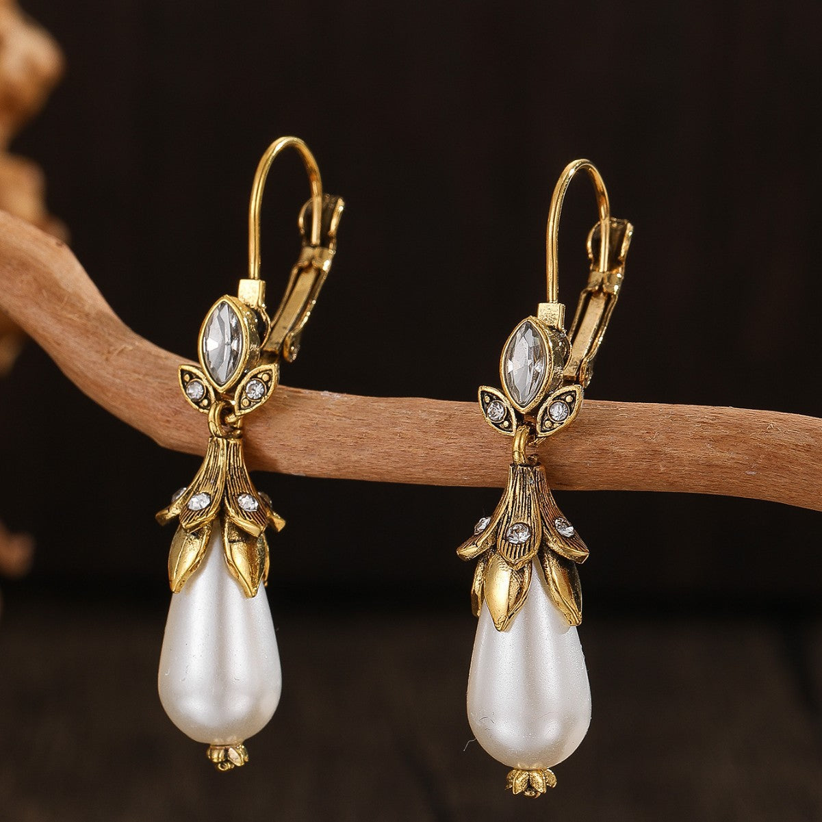 Beautiful Pearl Earring with Unique Style
