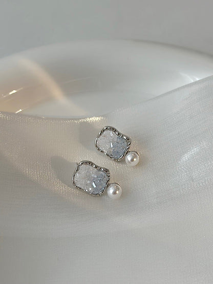 Beautiful Pearl Earring with Unique Style