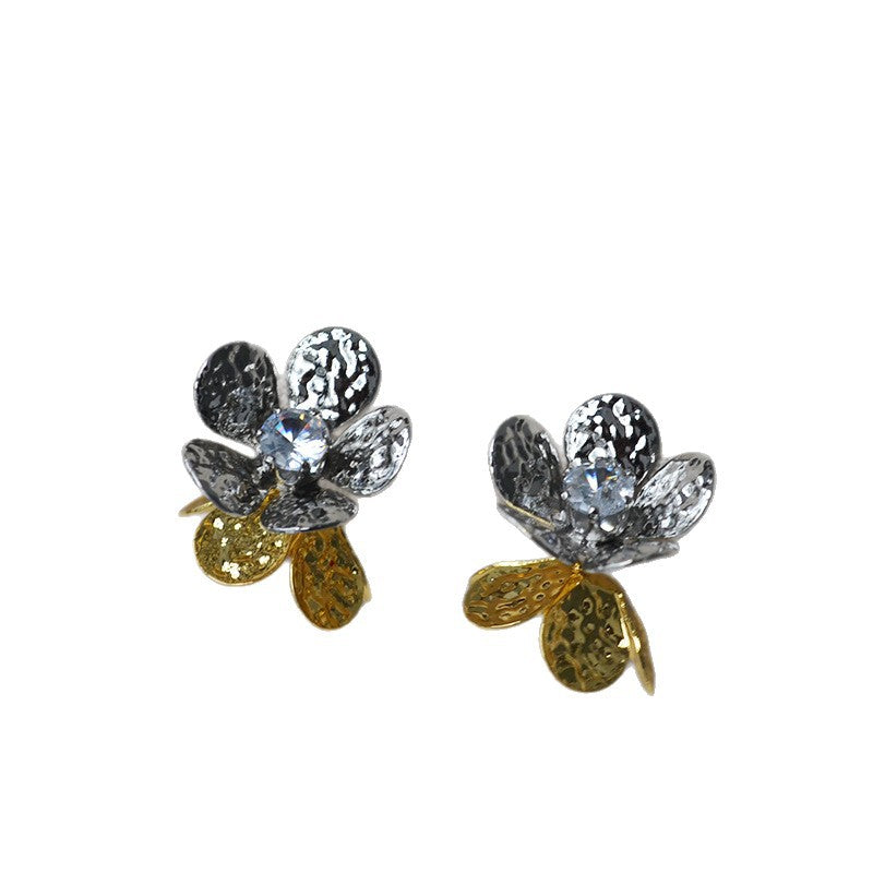 Stunning Gold Earring for Daily Wear