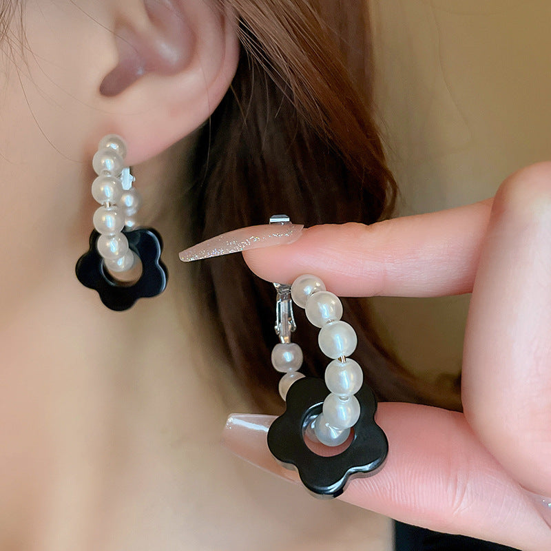 Classic Pearl Earring with Timeless Appeal