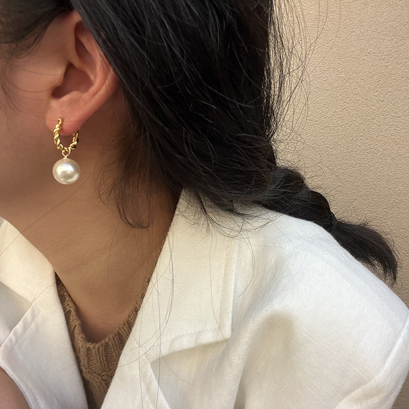 Romantic Pearl Earring for Special Moments