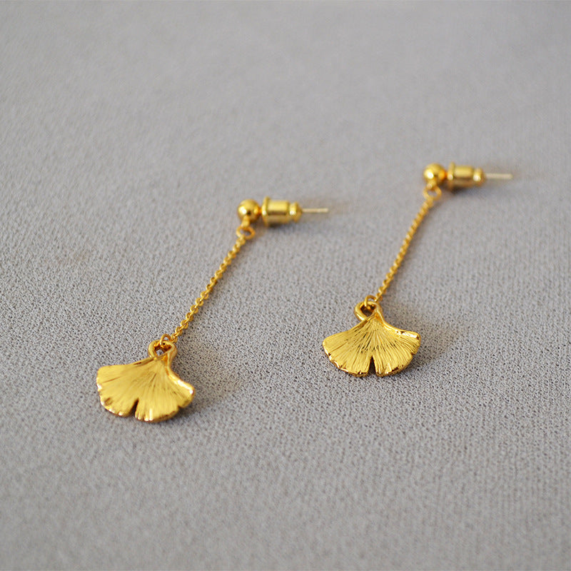 Romantic Gold Earring for Special Moments