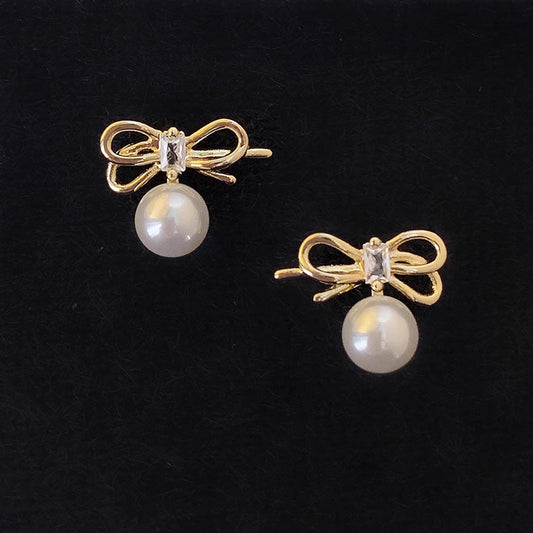 Romantic Gold Earring for Special Moments