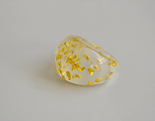 Classic Gold Ring with Timeless Appeal