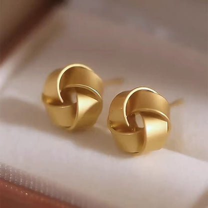 Romantic Gold Earring for Special Moments