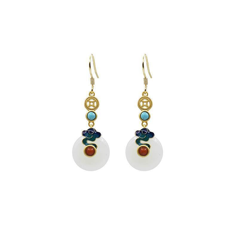 Charming Silver Earring for Any Occasion