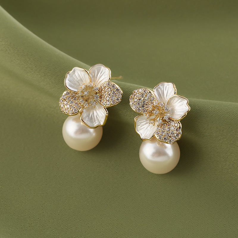 Beautiful Pearl Earring with Unique Style