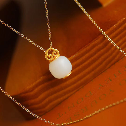 Classic Gold Pendant with Timeless Appeal