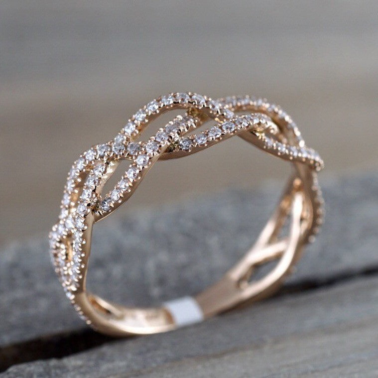 Classic Gold Ring with Timeless Appeal