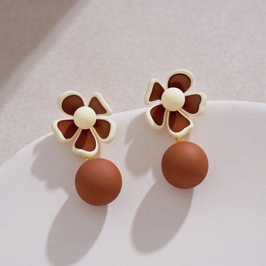 Charming Earring for Any Occasion