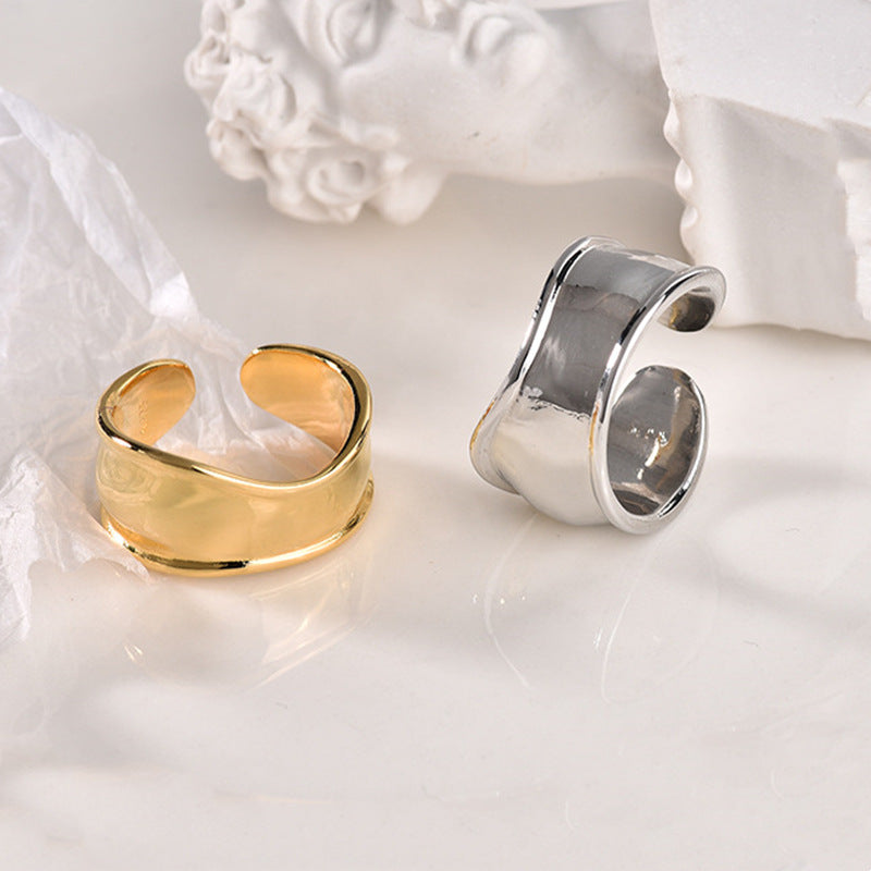 Classic Gold Ring with Timeless Appeal