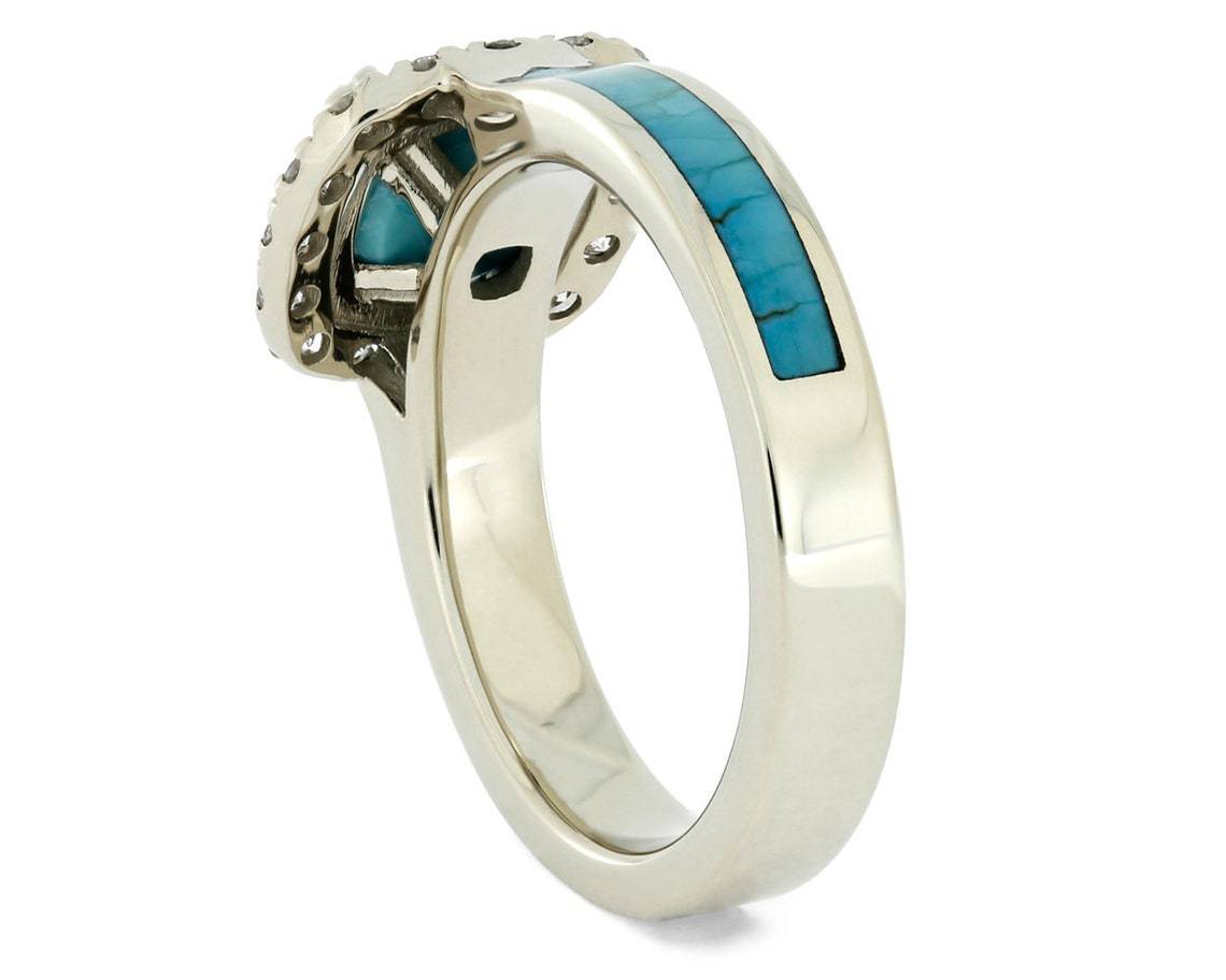 Classic Silver Ring with Timeless Appeal