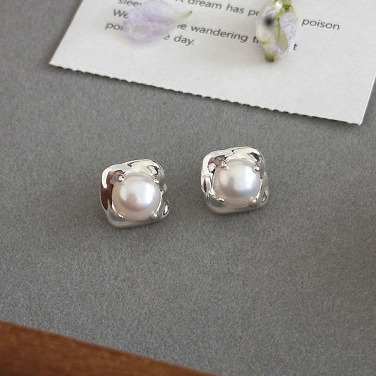 Romantic Pearl Earring for Special Moments