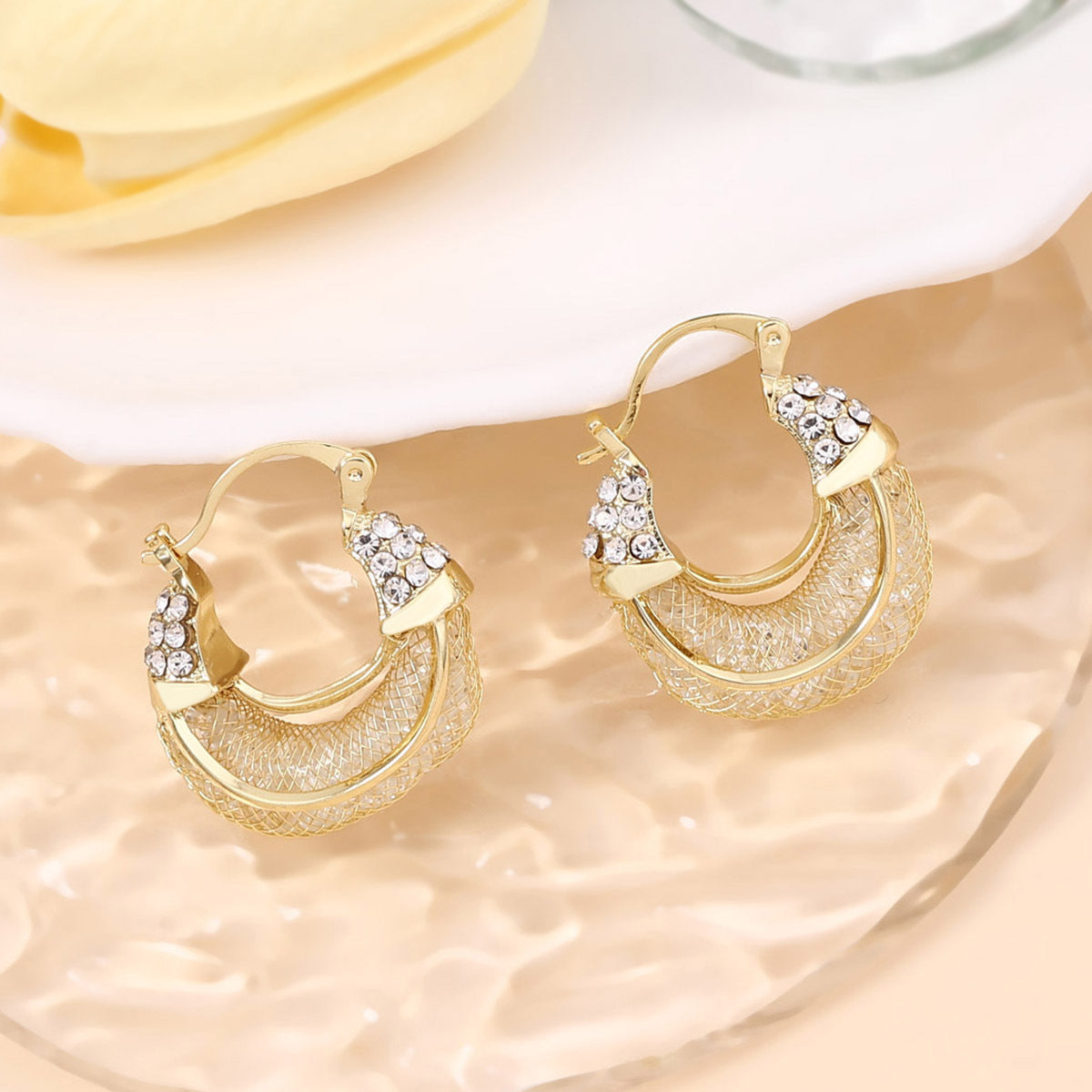 Charming Gold Earring for Any Occasion