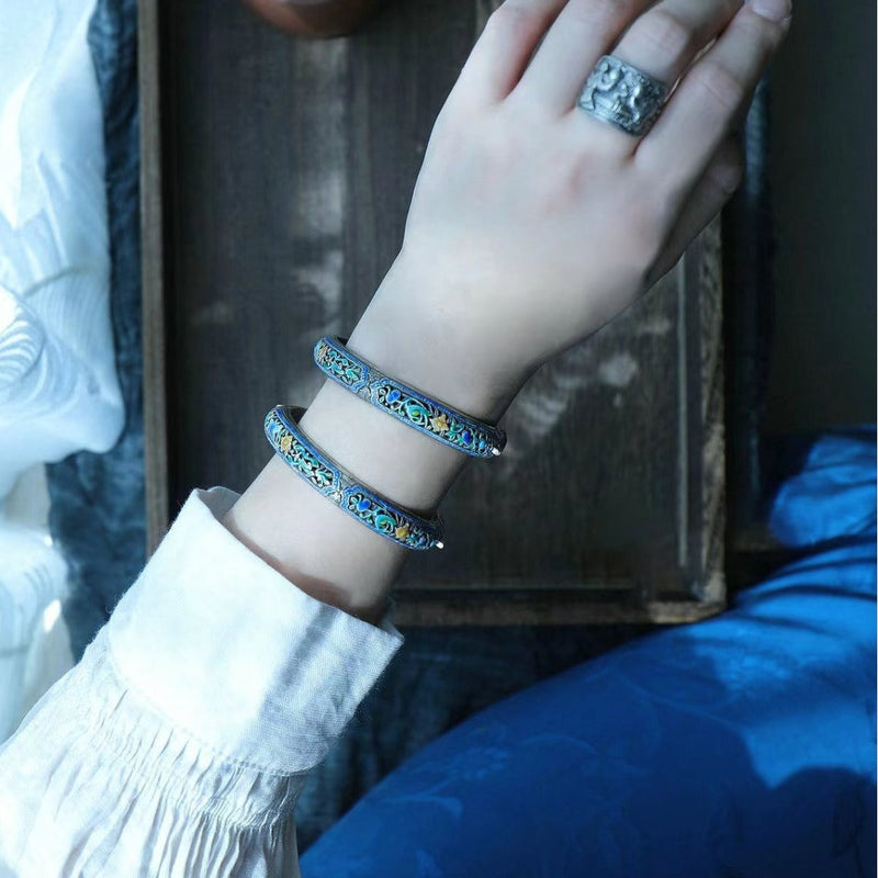 Romantic Silver Bracelet for Special Moments