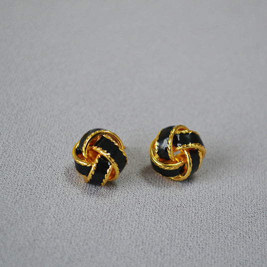 Elegant Gold Earring for Every Occasion