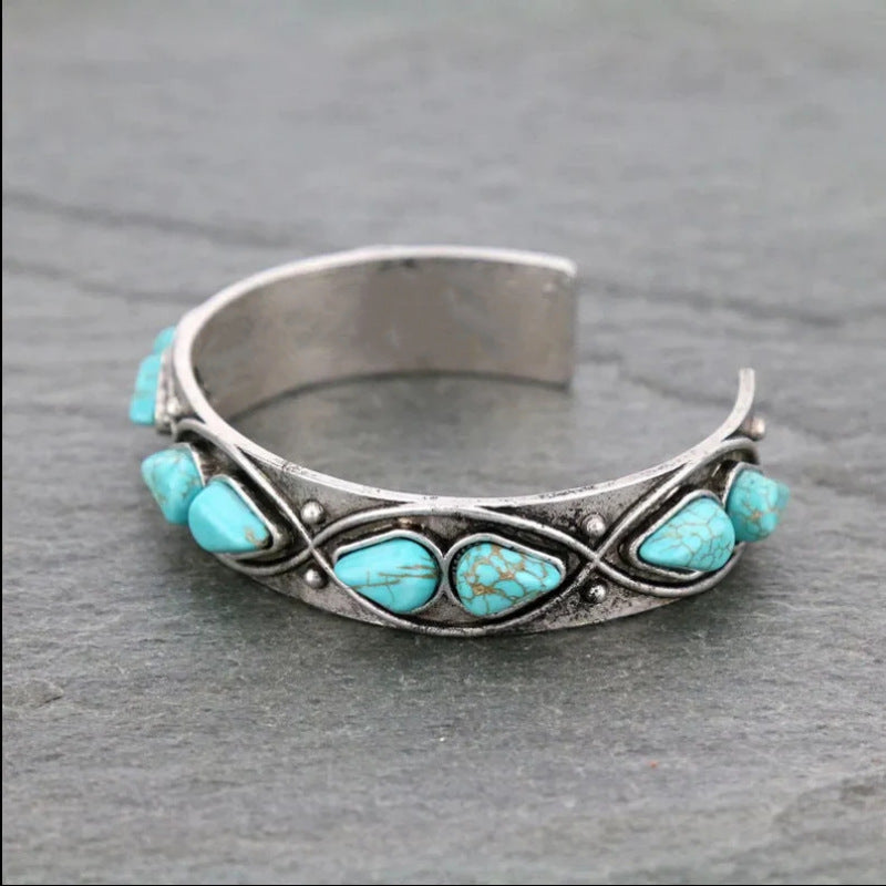 Charming Bracelet for Any Occasion