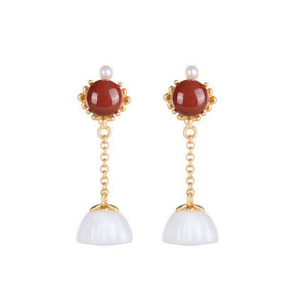 Classic Gold Earring with Timeless Appeal