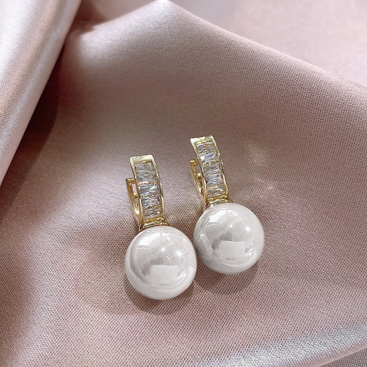 Charming Pearl Earring for Any Occasion