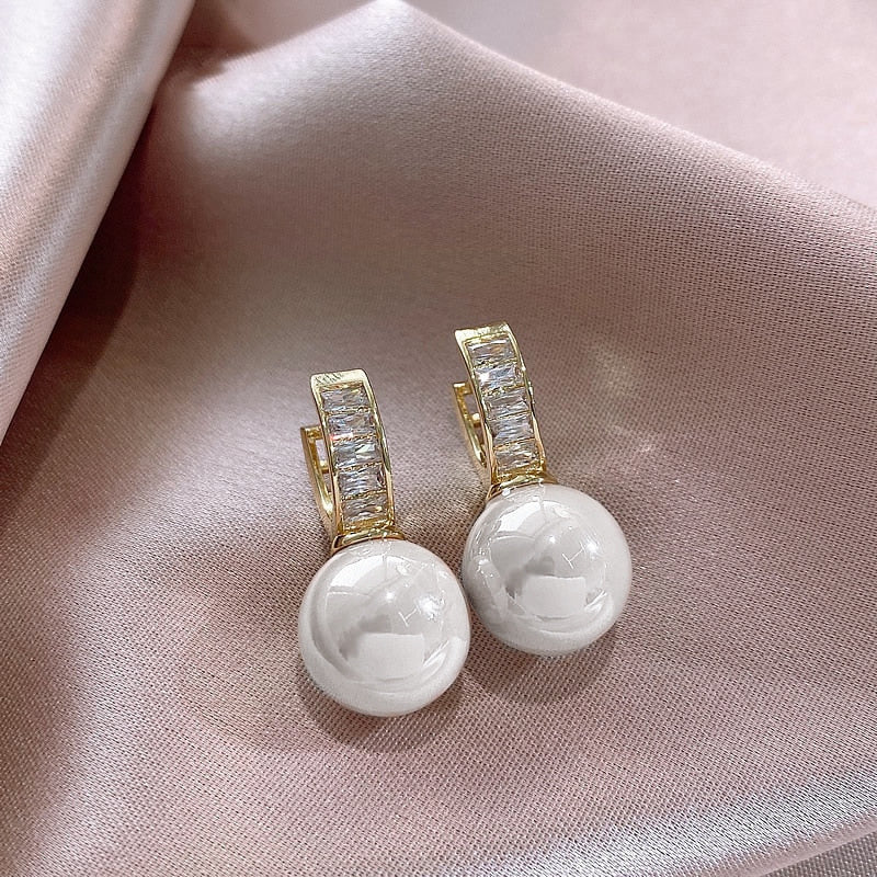 Charming Pearl Earring for Any Occasion