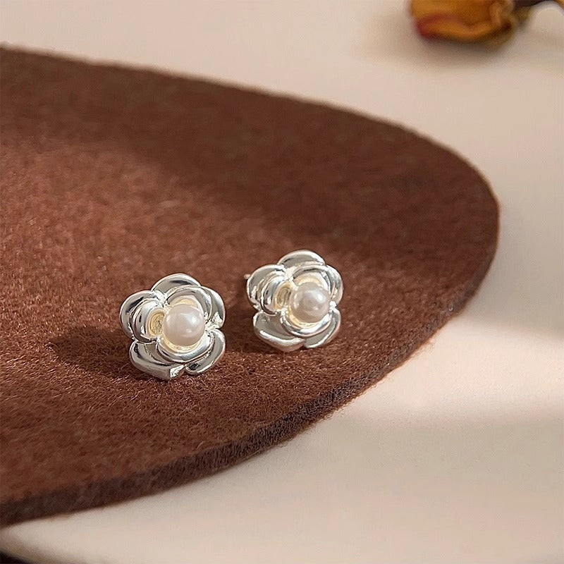 Classic Pearl Earring with Timeless Appeal