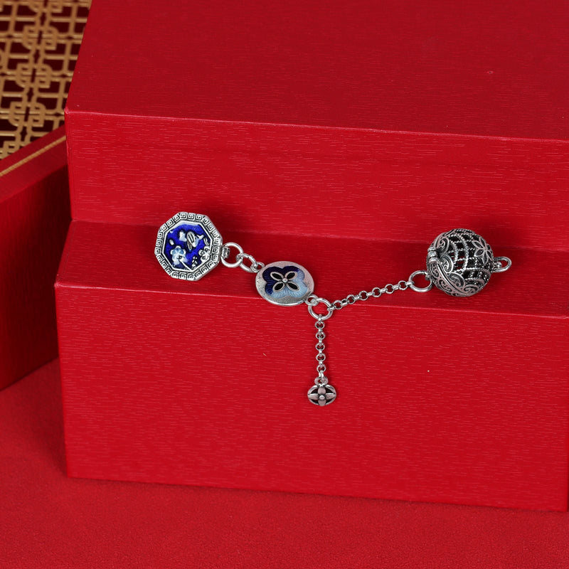 Classic Silver Piece with Timeless Appeal