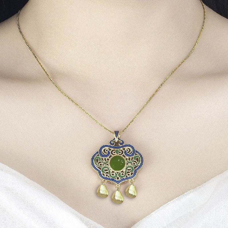 Beautiful Gold Necklace with Unique Style
