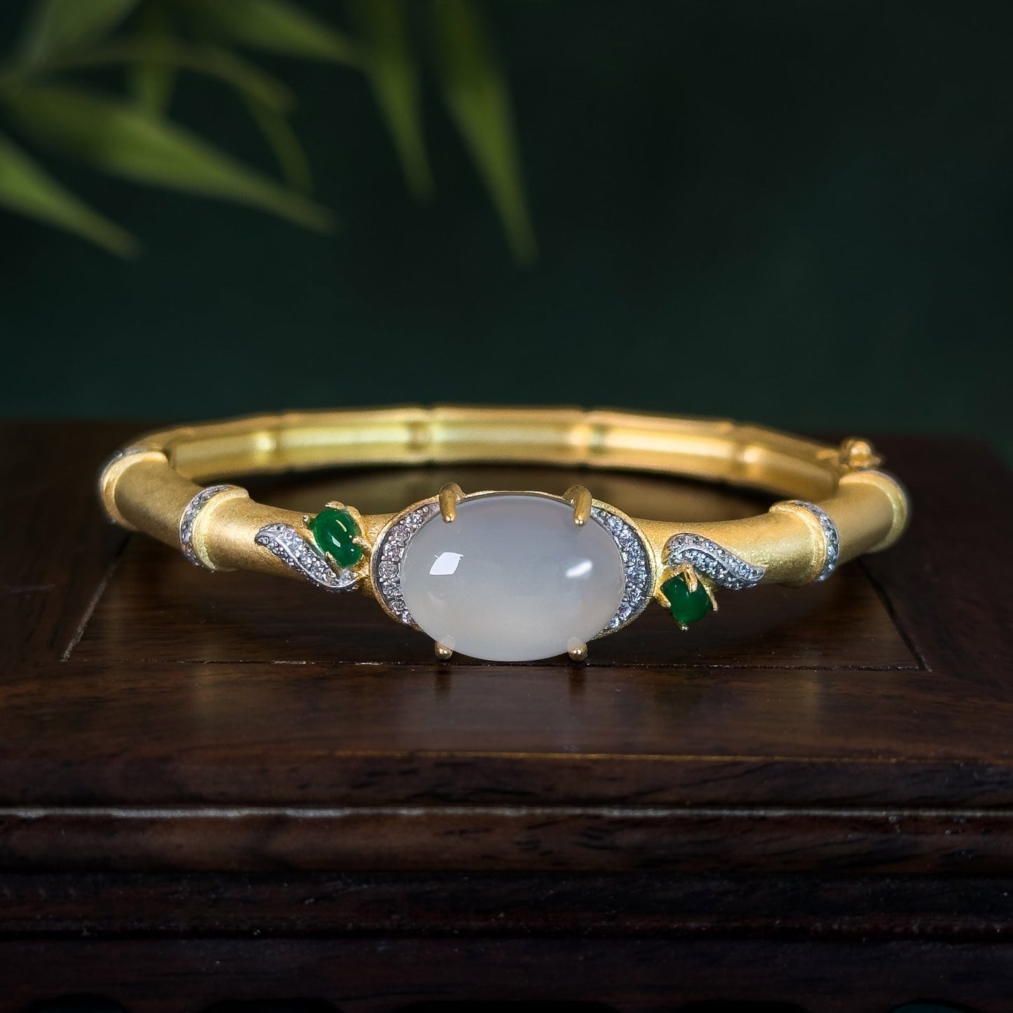 Classic Gold Bracelet with Timeless Appeal