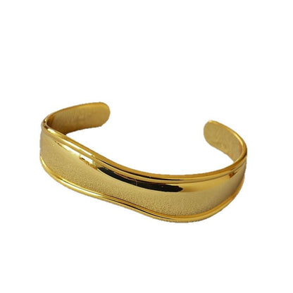 Charming Gold Bracelet for Any Occasion