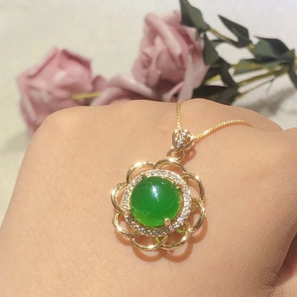 Classic Silver Pendant with Timeless Appeal