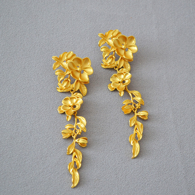 Beautiful Gold Earring with Unique Style