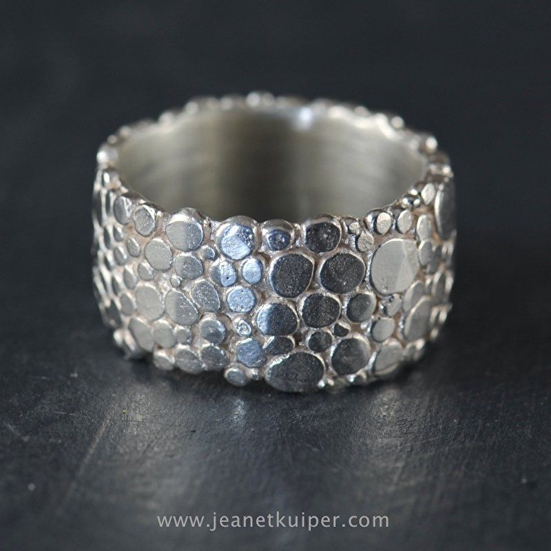 Charming Silver Ring for Any Occasion