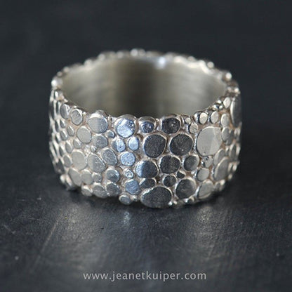 Charming Silver Ring for Any Occasion