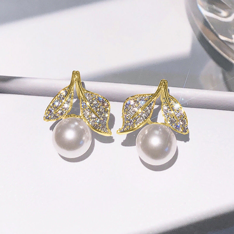 Beautiful Pearl Earring with Unique Style