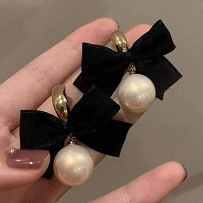 Classic Pearl Earring with Timeless Appeal
