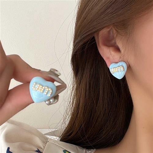 Classic Pearl Earring with Timeless Appeal