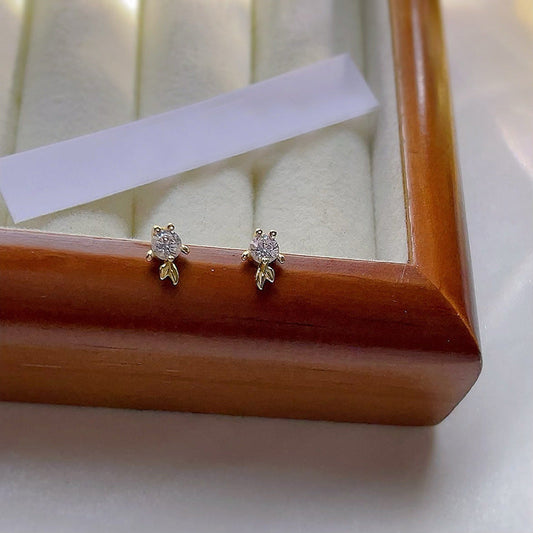 Classic Gold Earring with Timeless Appeal