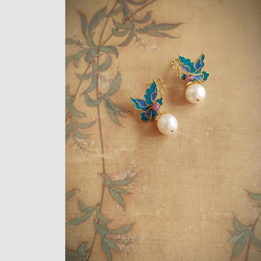 Charming Pearl Earring for Any Occasion