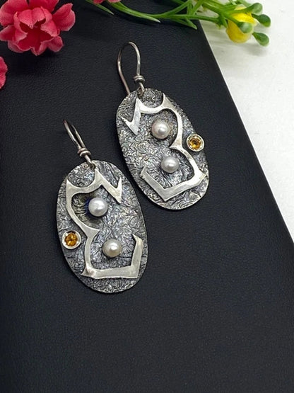 Beautiful Pearl Earring with Unique Style