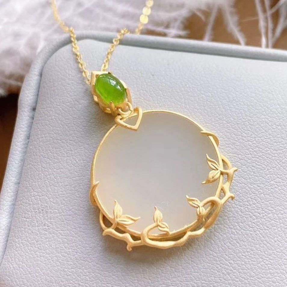 Charming Gold Necklace for Any Occasion